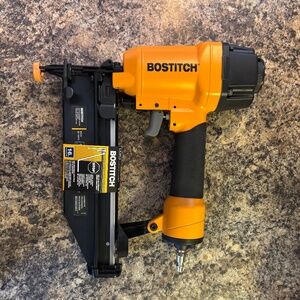 Bostitch 16g pneumatic Finish Nail Gun